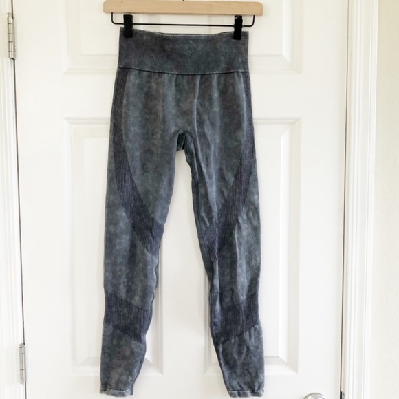 Pink Victoria’s Secret Seamless Workout Leggings Grey - Picture 3 of 10